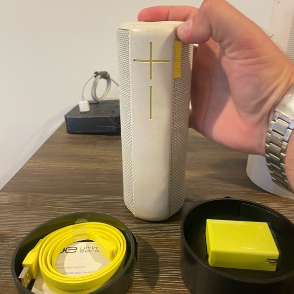 UE Boom speaker - Picture 4 of 6